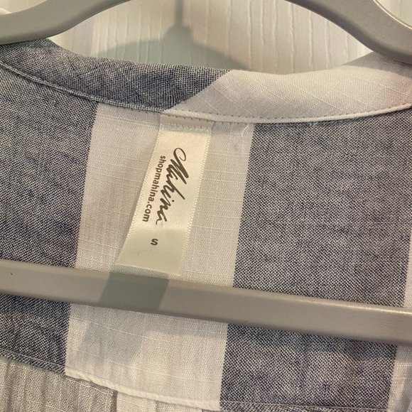 Button up collared long-sleeve top - Picture 2 of 3